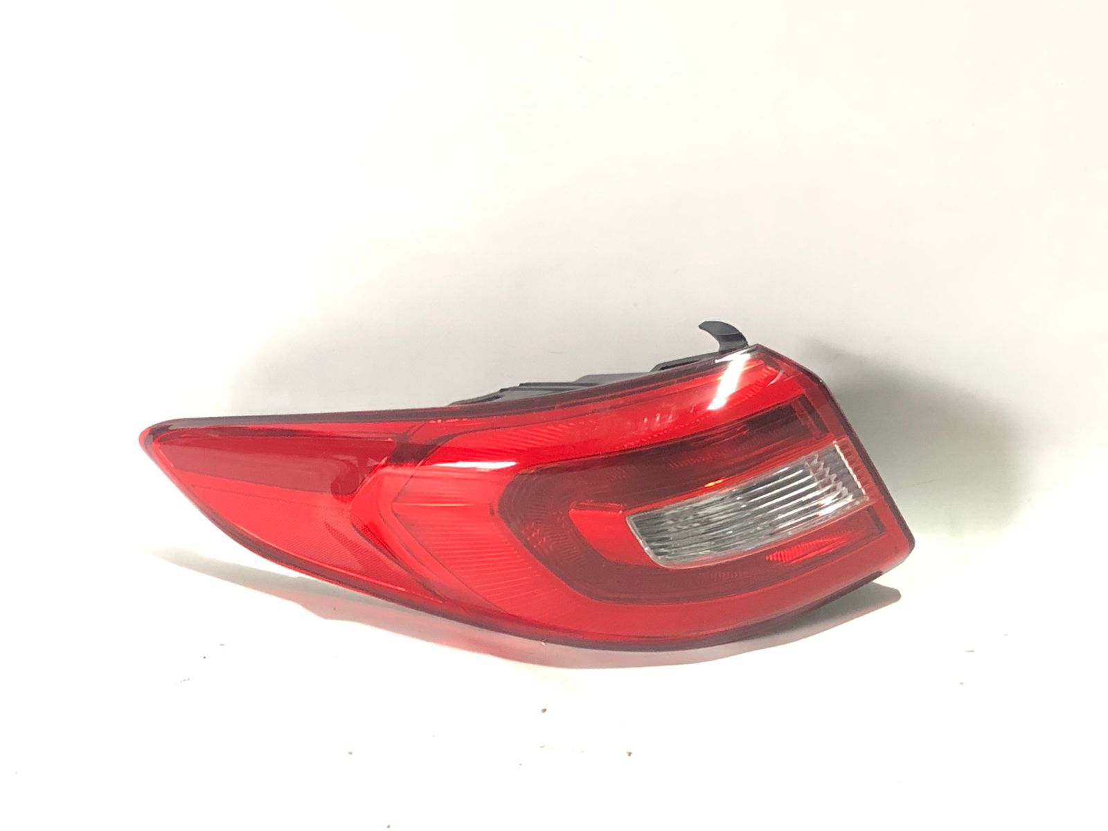 92401C2100 Фонарь LED левый наружный HYUNDAI SONATA (2015-17), (92401-C2100), (Новая запчасть. Неоригинал высокого качества)