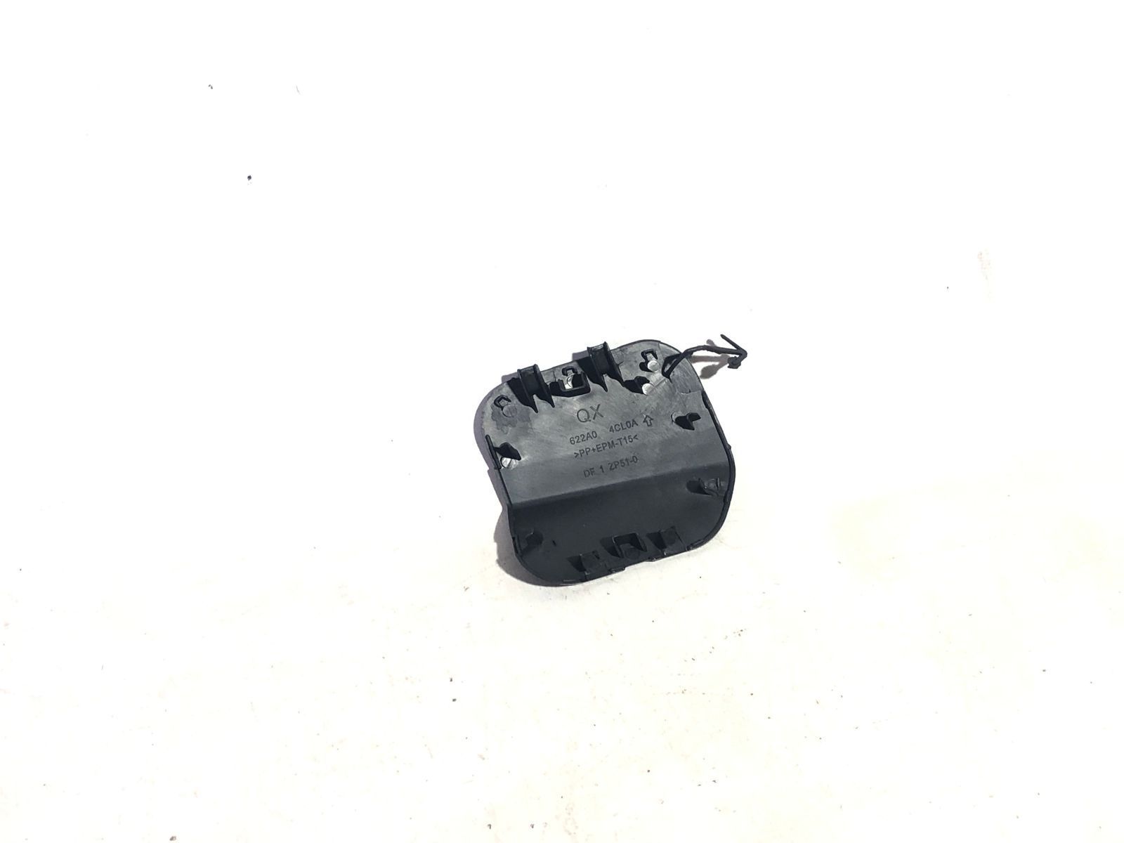 622A04CL0A Заглушка переднього бампера під гак NISSAN ROGUE (2013-16), (622A0-4CL0A),