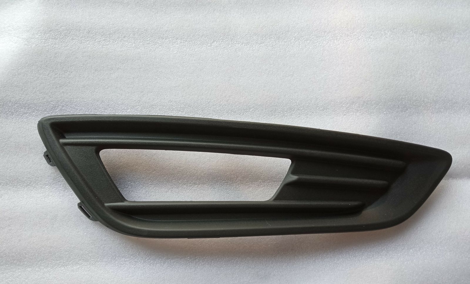 FM5Z15266BE Накладка протитуманки права FORD FOCUS (2015-18), (FM5Z-15266-BE),