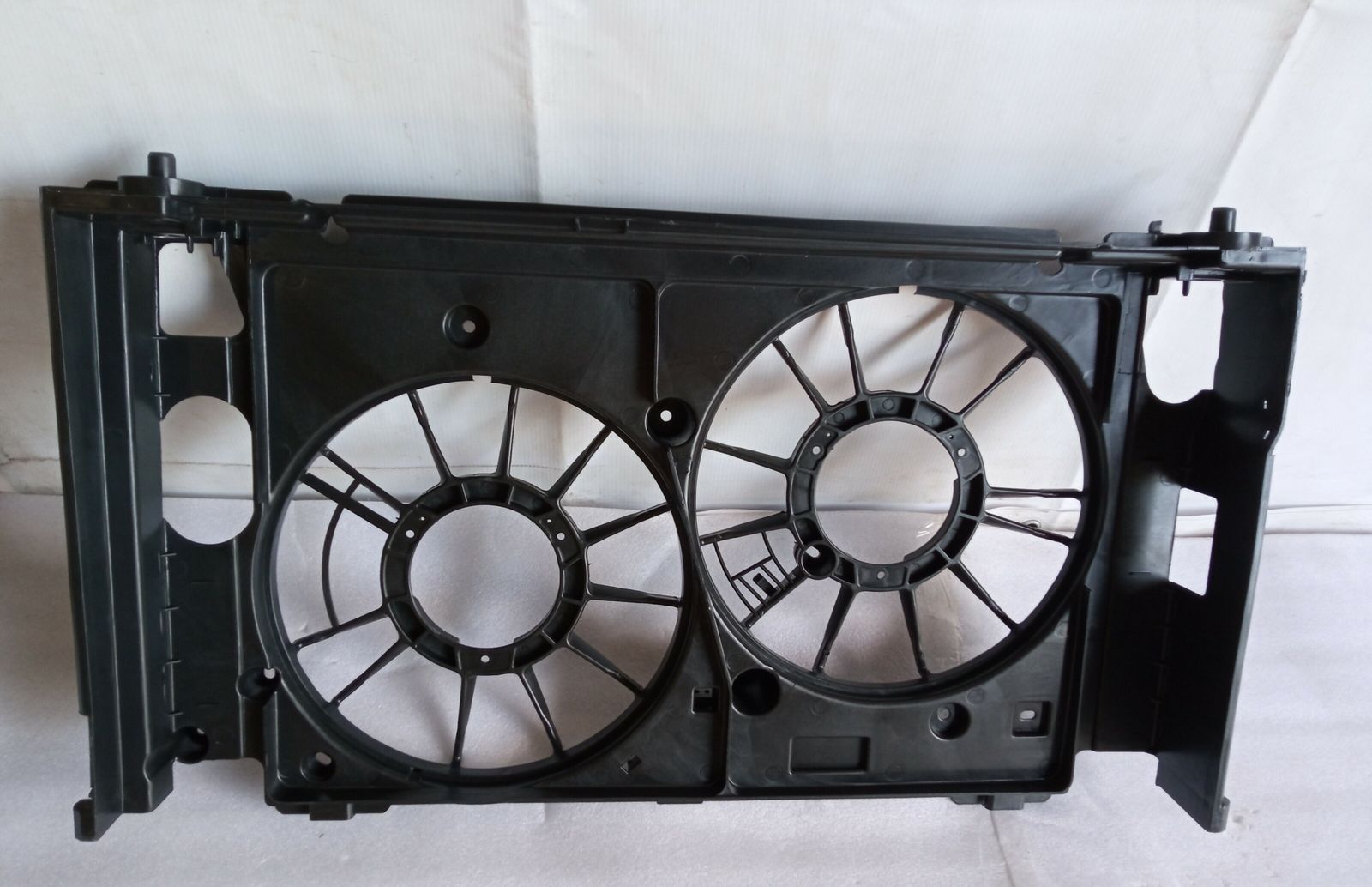 1671137040 Кожух вентилятора TOYOTA PRIUS HYBRID (2010-17), (1671137040), (Новая запчасть. Неоригинал высокого качества)