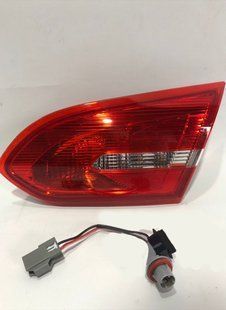 F1EZ13404A Фонарь внутренний правый FORD FOCUS (2015-18), (F1EZ-13404-A), (Новая запчасть. Неоригинал высокого качества)