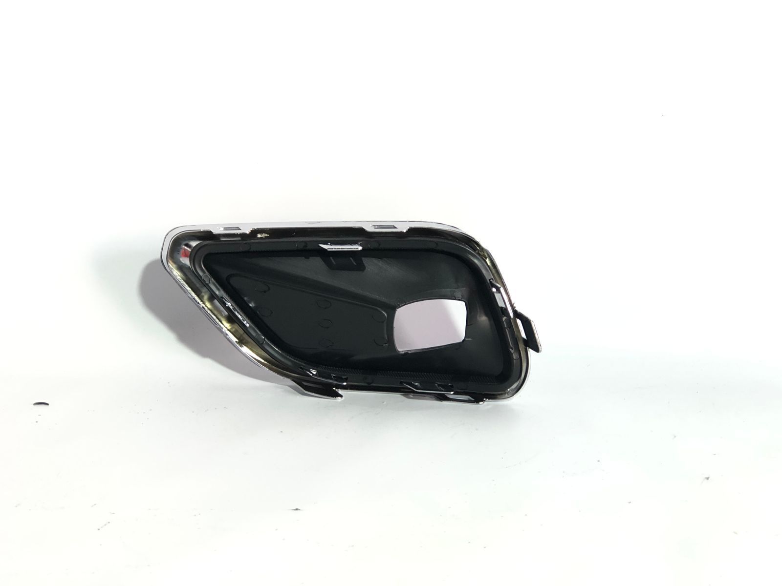 68287994AB Накладка противотуманной фары с хромом правая JEEP CHEROKEE (2019-21), (68287994AB), (Новая запчасть. Неоригинал высокого качества)
