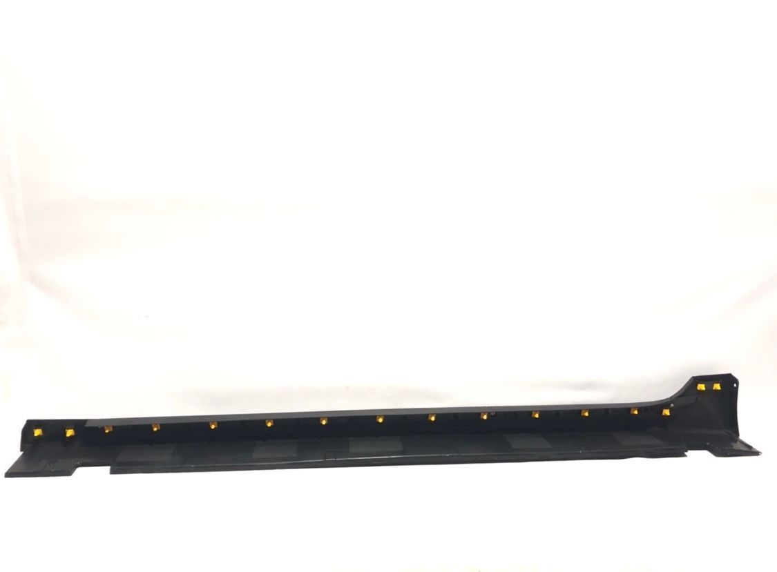 87752C2000 Накладка на порог черная матовая правая HYUNDAI SONATA (2015-19), (87752-C2000), (Новая запчасть. Неоригинал высокого качества)