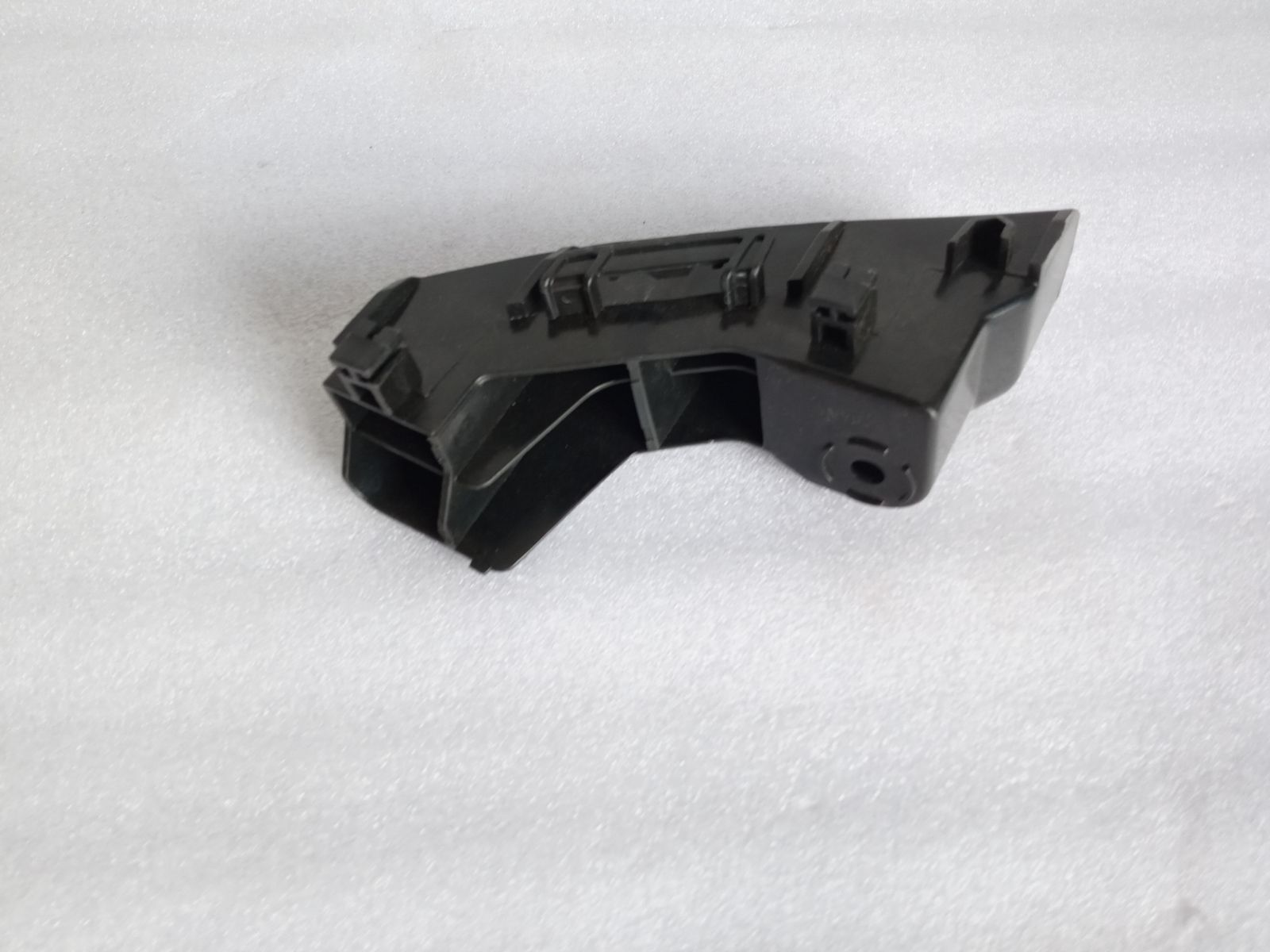 5256302170 Крепление заднего бампера №2 LE/SE левое TOYOTA CОROLLA (2020), (52563-02170), (Новая запчасть. Неоригинал высокого качества)