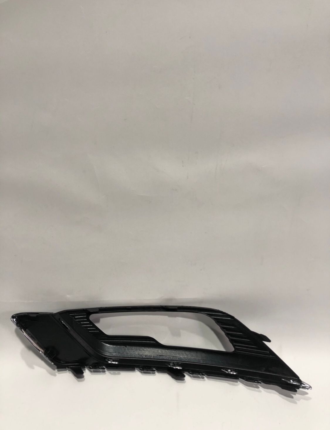 HS7Z17B814CA Накладка противотуманки глянцевая с хромом правая FORD FUSION (2017-18), (HS7Z-17B814-CA), (Новая запчасть. Неоригинал высокого качества)