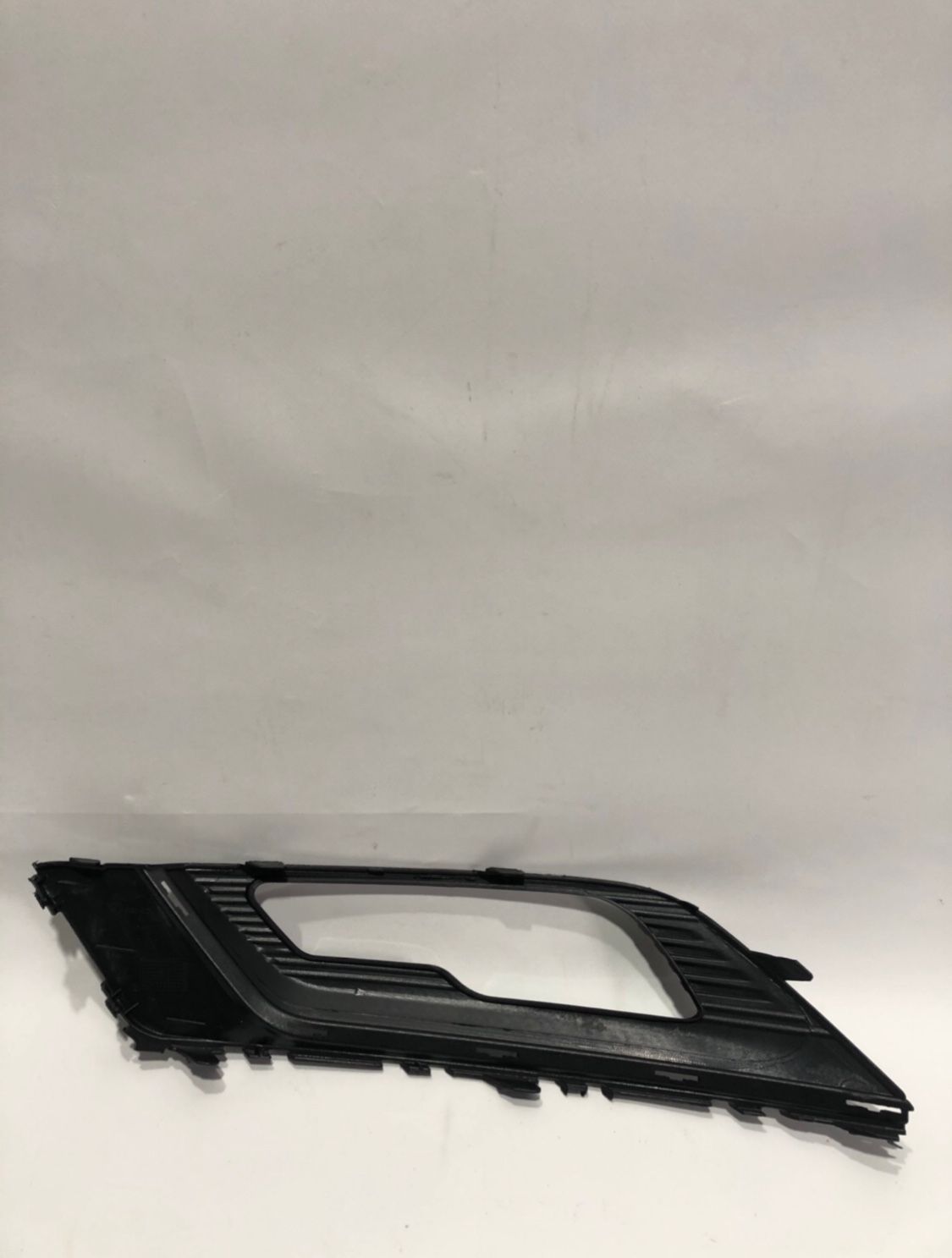 Накладка противотуманки глянец правая FORD FUSION (2017-18), (), (Новая запчасть. Неоригинал высокого качества)