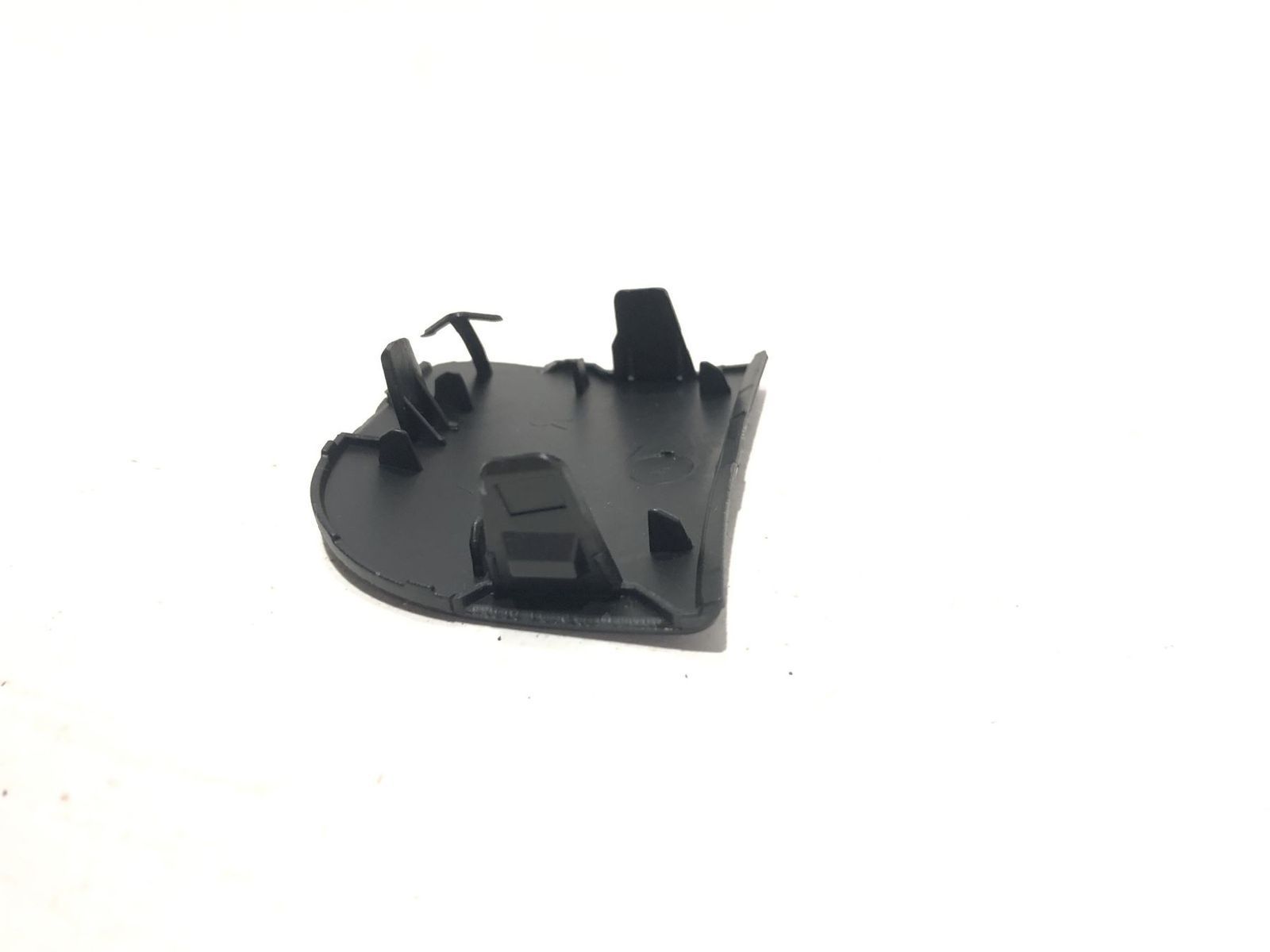5212847907 Заглушка переднего бампера под крюк левая TOYOTA PRIUS HYBRID (2012-15), (52128-47907), (Новая запчасть. Неоригинал высокого качества)