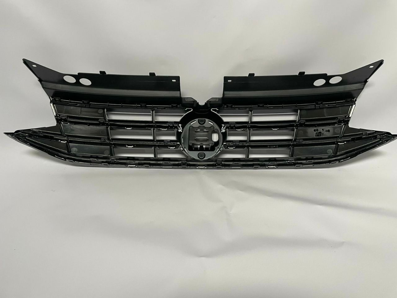5NN853651AHZLL Решетка радиатора хром VOLKSWAGEN TIGUAN (2021-), (5NN-853-651-AH-ZLL), (Новая запчасть. Неоригинал высокого качества)