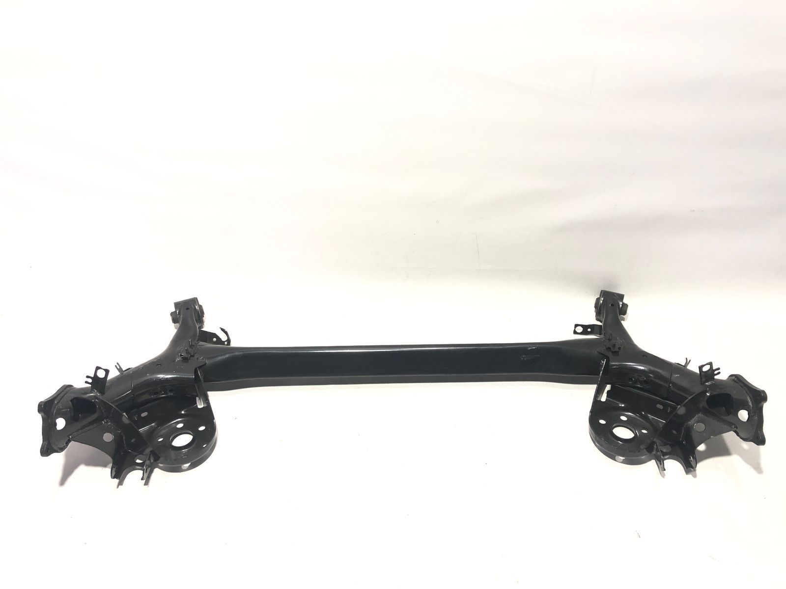 4210112171 Балка задняя TOYOTA PRIUS HYBRID (2010-15), (42101-12171), (Новая запчасть. Неоригинал высокого качества)