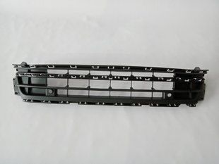 5C6853671P9B9 Решітка переднього бампера (з отвором під парктронік) VOLKSWAGEN JETTA (2015-18), (5C6-853-671-P-9B9),