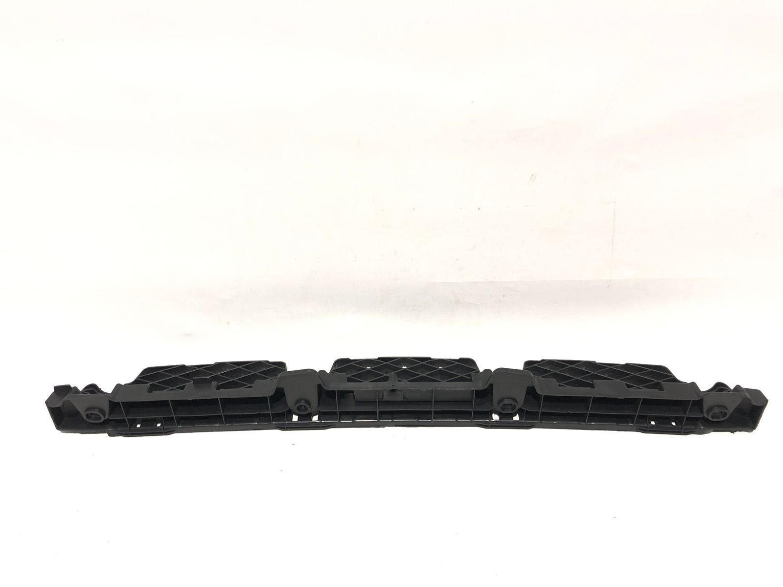 3C8807863D Центральное крепление заднего бампера VOLKSWAGEN СС (2013-17), (3C8807863D), (Новая запчасть. Неоригинал высокого качества)